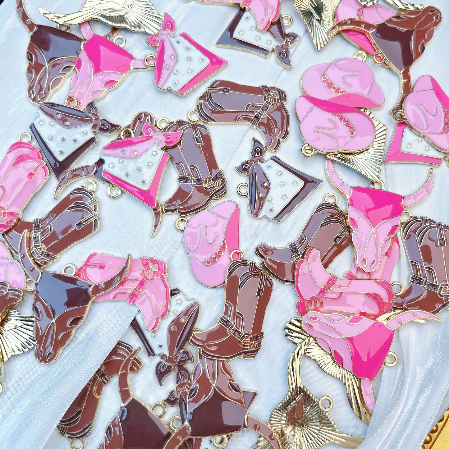 Cowgirls Charms mix